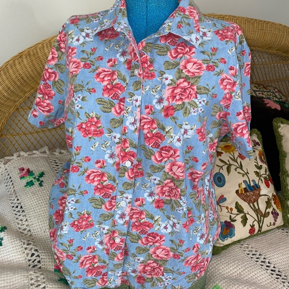 Rose print button down - Picture 2 of 7